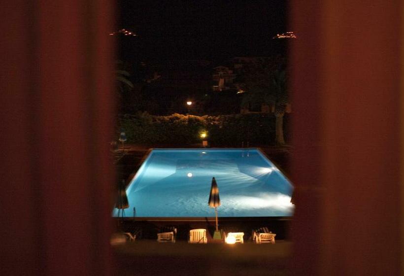 Economy Triple Room, Marinella