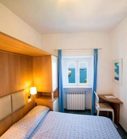 غرفة قياسية فردية مطلة علي البحر, Saraceno