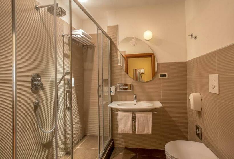 اتاق اکونومی, Best Western Hotel Globus