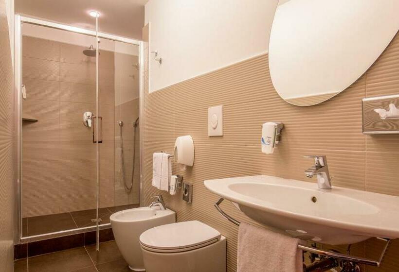 اتاق استاندارد چهار تخته, Best Western Hotel Globus