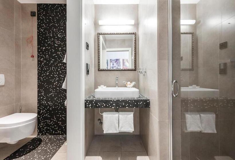 스위트, Parc Hotel Flora S