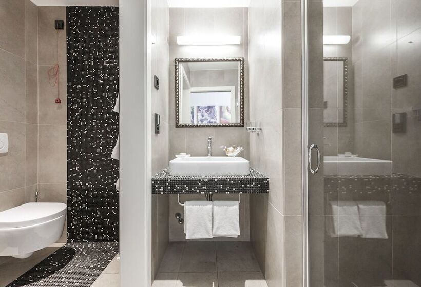 스위트, Parc Hotel Flora S
