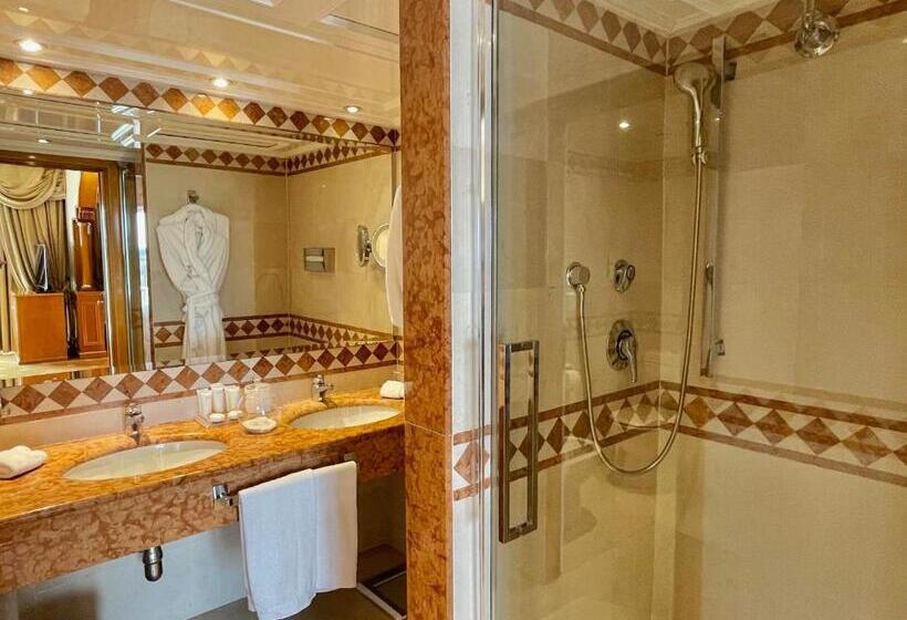 سوئیت جونیور با تراس, Parco Dei Principi Grand Hotel & Spa
