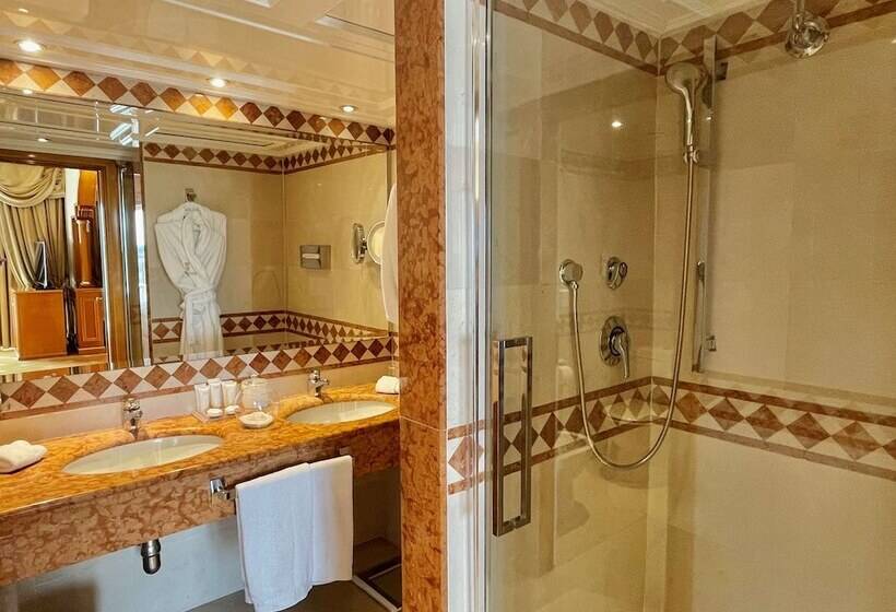 سوئیت جونیور با تراس, Parco Dei Principi Grand Hotel & Spa