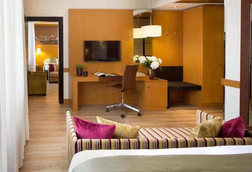 家庭间, Starhotels Tourist