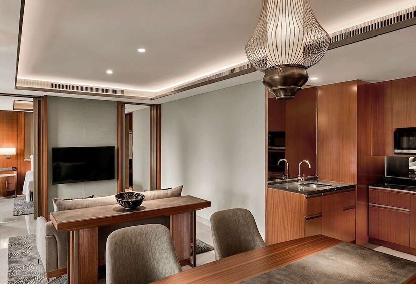 Люкс, Grand Hyatt Jakarta