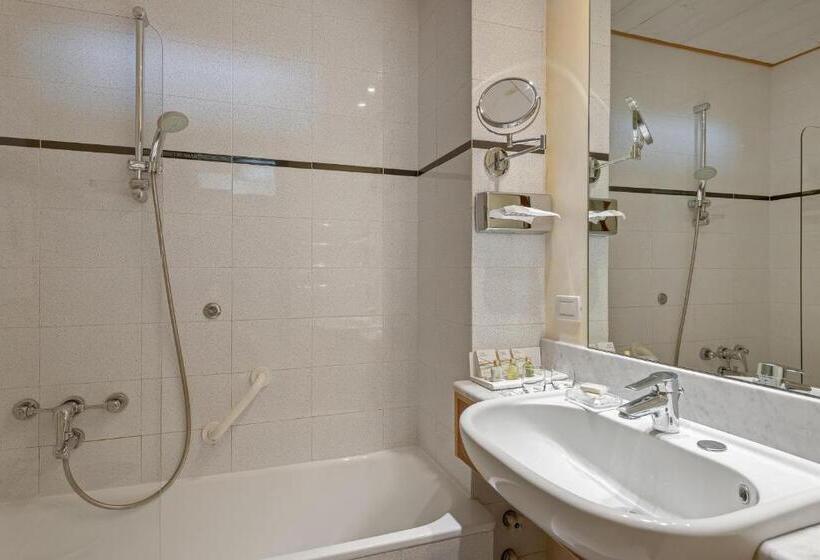 Superior room with lake view, Olivi Hotel & Natural Spa