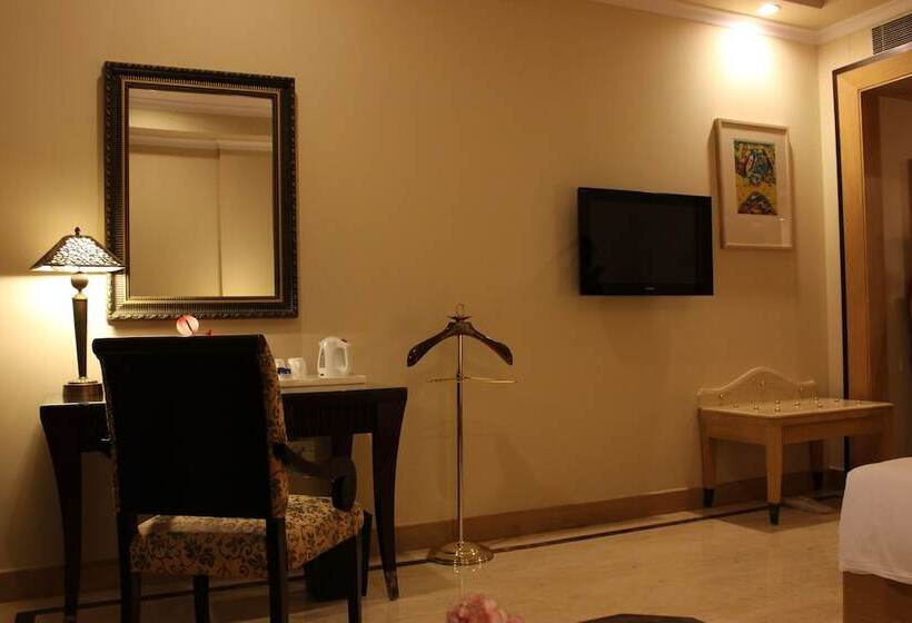 Quarto Deluxe, The Hans, New Delhi
