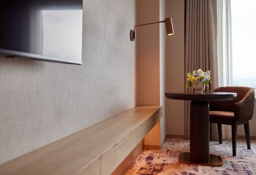 Номер Клуб, Lotte Hotel World