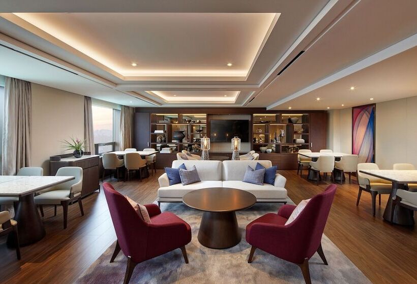 Номер Клуб, Lotte Hotel World