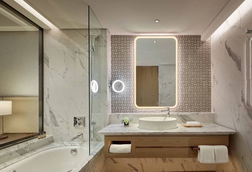 Номер Клуб, Lotte Hotel World