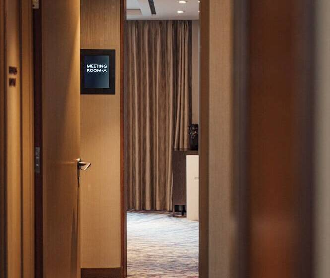 Номер Клуб, Lotte Hotel World