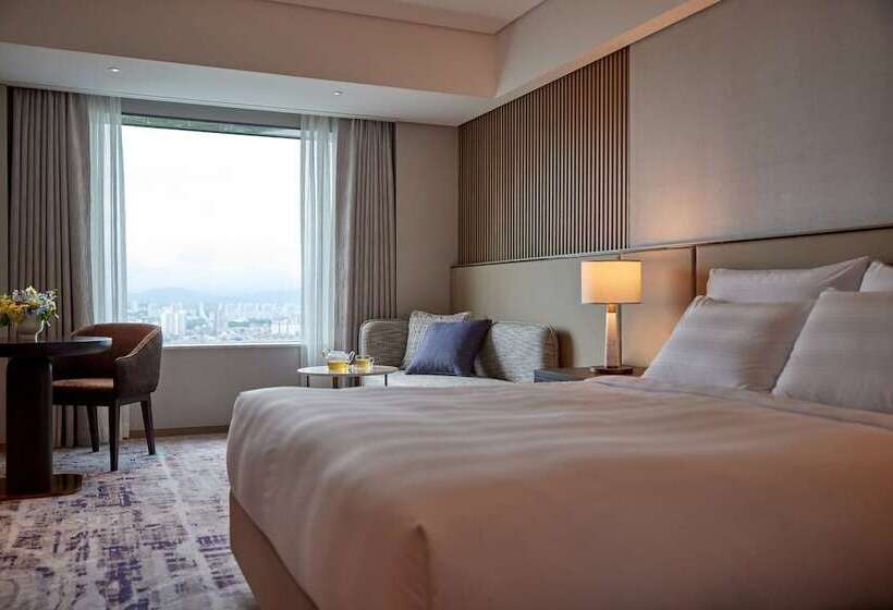 Номер Deluxe, Lotte Hotel World