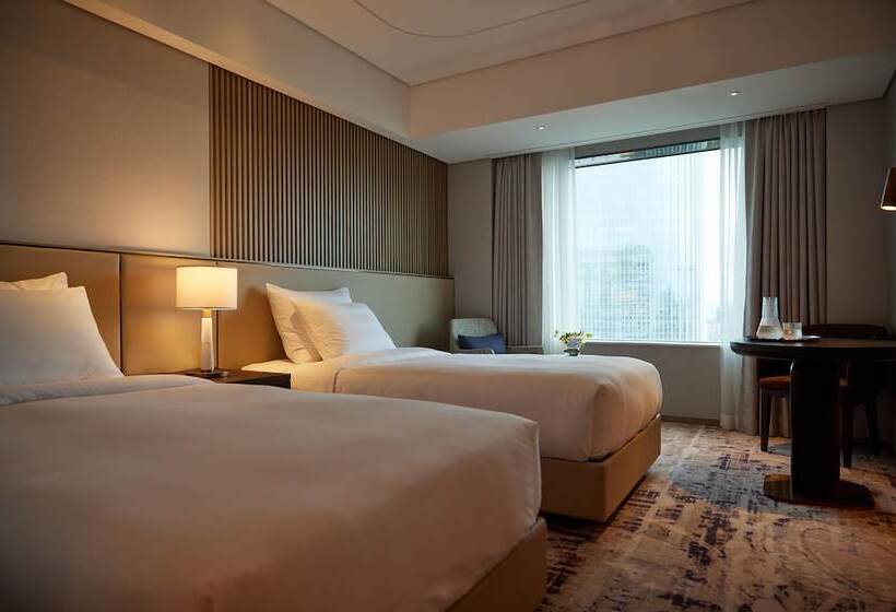 Номер Deluxe Вид на Озеро, Lotte Hotel World