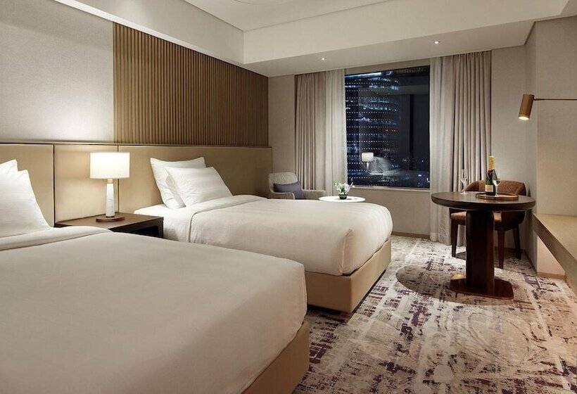 Номер Deluxe Вид на Озеро, Lotte Hotel World