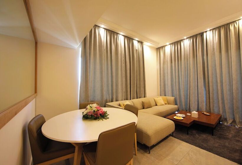 سوئیت با چشم‌انداز, Riviera Hotel Beirut
