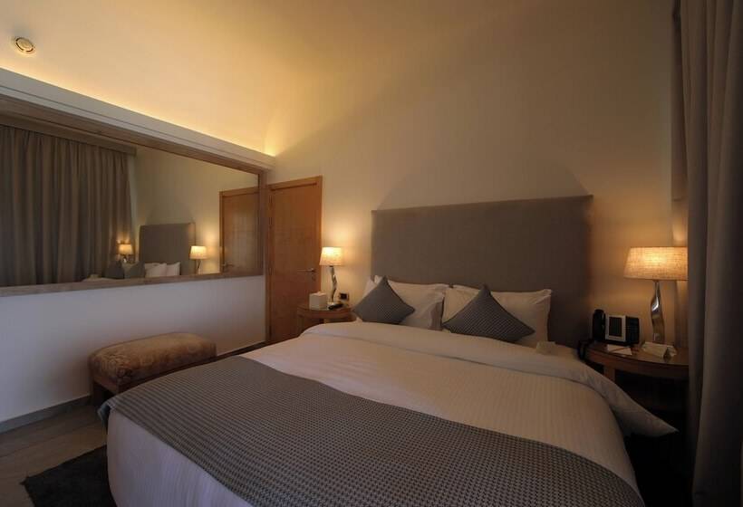اتاق سوپریور با چشم‌انداز دریا, Riviera Hotel Beirut