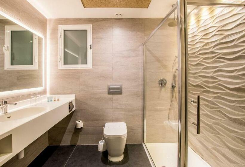 Triple Room Sea View, Doubletree by Hilton Malta