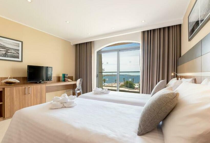 اتاق استاندارد چهار تخته با چشم‌انداز دریا, Doubletree by Hilton Malta