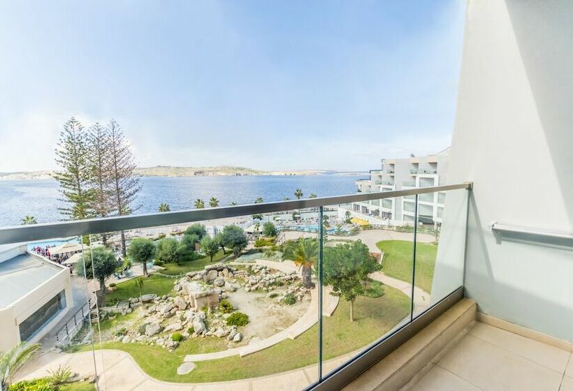 اتاق استاندارد چهار تخته با چشم‌انداز دریا, Doubletree by Hilton Malta