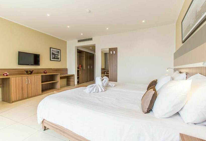 اتاق سه نفره سوپریور با چشم‌انداز دریا, Doubletree by Hilton Malta