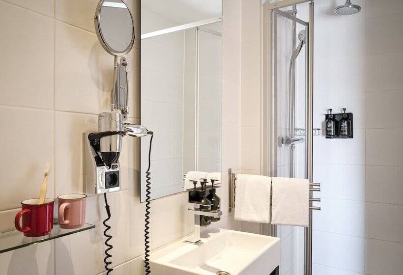 Standard Room, Max Brown Hotel Museum Square, Part Of Sircle Collection