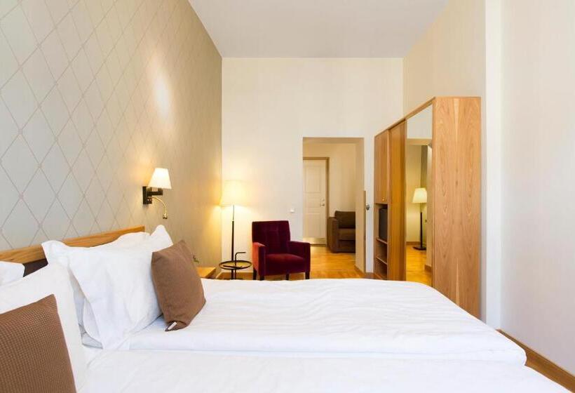 اتاق خانوادگی, Elite Hotel Adlon