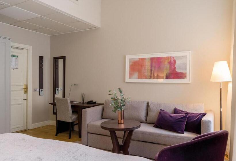 اتاق خانوادگی, Elite Hotel Adlon