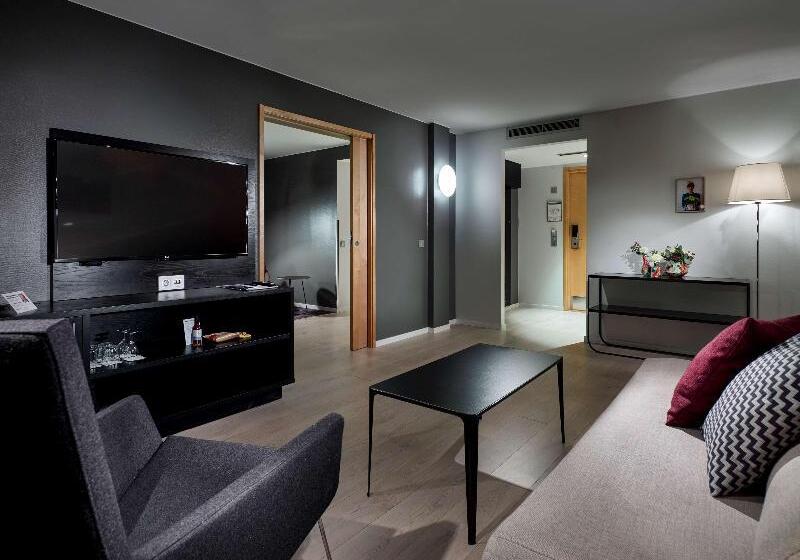 Полулюкс, Gothia Towers & Upper House