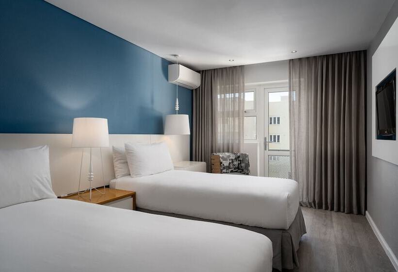 Номер Стандарт с Балконом, Protea Hotel By Marriott Cape Town Sea Point