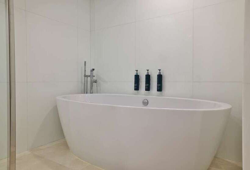 Люкс Deluxe Вид на Море, Pullman Phuket Karon Beach Resort