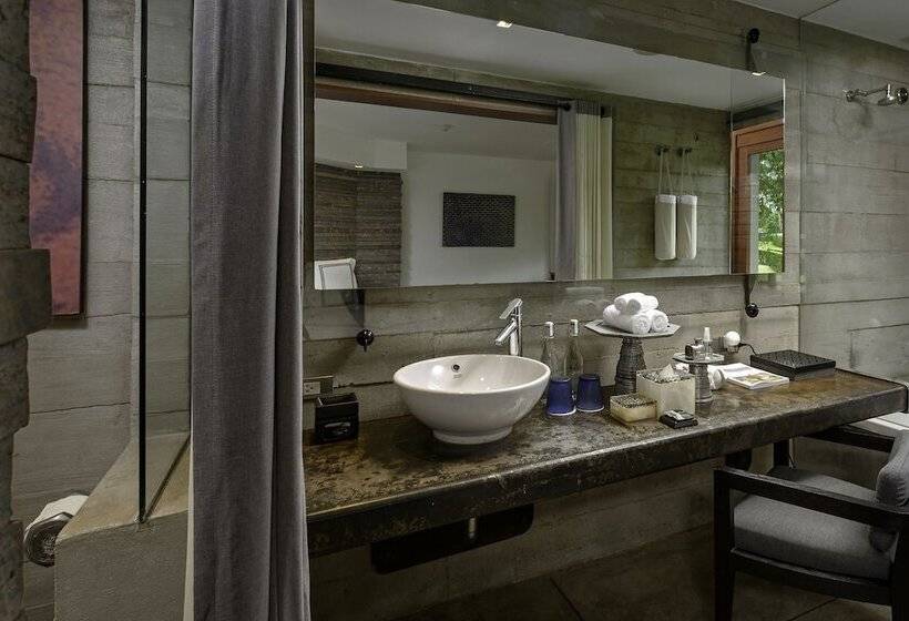 استودیوی استاندارد, The Slate Phuket