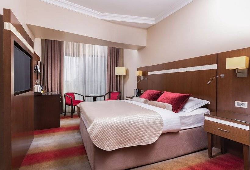 اتاق خانوادگی تودرتو, Almira Hotel Thermal Spa & Convention Center