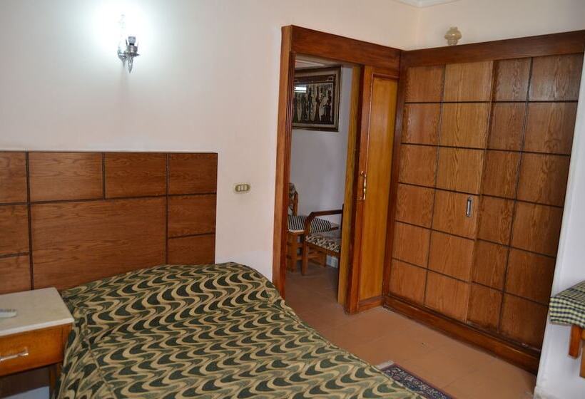 سوییت با چشم‌انداز دریا, Regency Hotel Alexandria