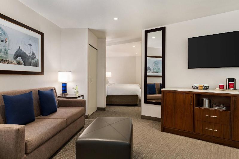 Люкс Кровать Кинг, Delta Hotels By Marriott Helena Colonial