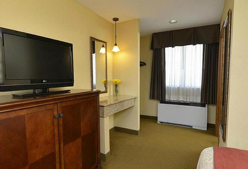 스탠다드 룸 주방구비, Best Western Plus Dubuque Hotel And Conference Center