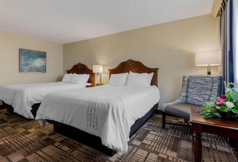 스탠다드 룸 풀장 전망, Best Western Plus Dubuque Hotel And Conference Center