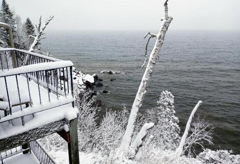 Стандартный Номер Кровать Кинг, Cliff Dweller On Lake Superior