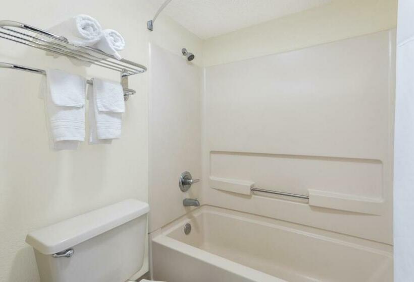 Номер Deluxe, Days Inn By Wyndham Newberry South Carolina