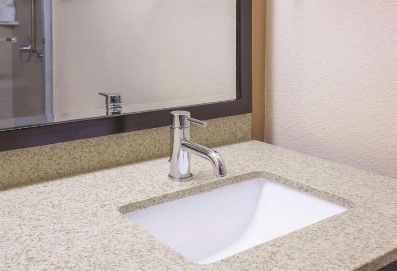 Suite Deluxe Lit King Size, La Quinta Inn By Wyndham Berkeley