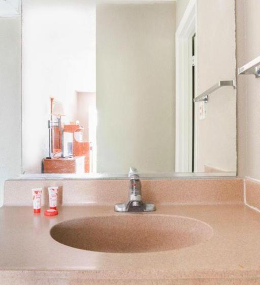 Стандартный Номер Кровать Кинг, OYO Hotel Mustang Silverspring FL