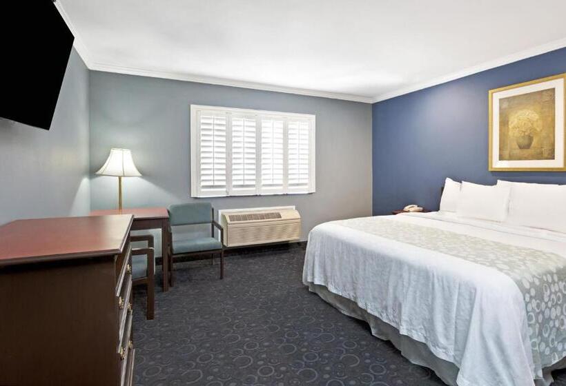 Номер Deluxe Кровать Кинг, Days Inn By Wyndham West Covina