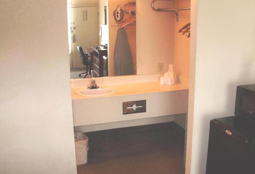 Номер Стандарт, Trade Winds Central Inn