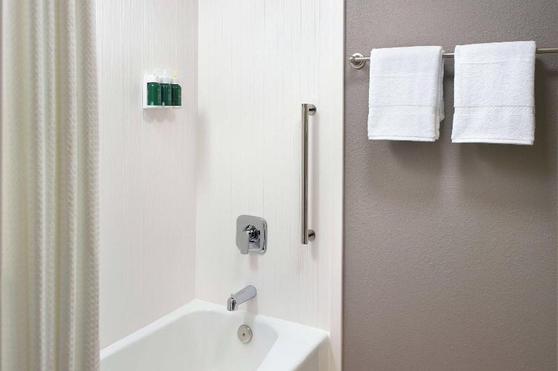Номер Стандарт, Courtyard Philadelphia Devon/villanova