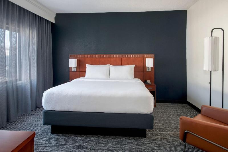 스위트 킹사이즈 침대, Courtyard By Marriott Silver Spring North/white Oak