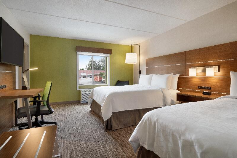 残疾人使用的带特大床的标准间, Holiday Inn Express   Plattsburgh, An Ihg