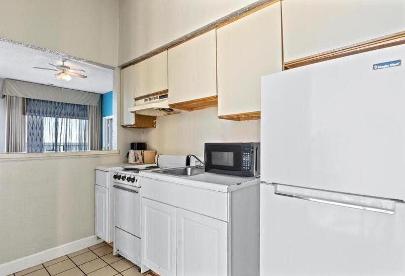 2 Bedrooms Suite Sea View, Ocean Crest Inn And Suites