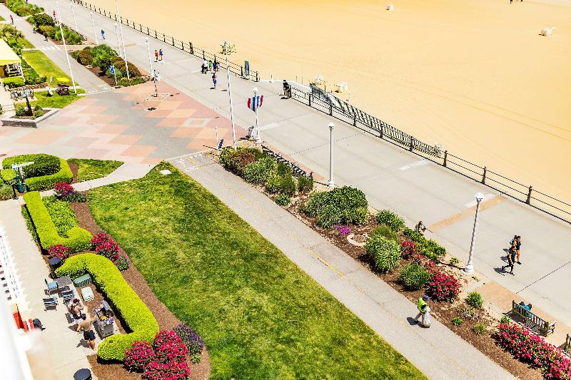 带大床的标准工作室, Hampton Inn Virginia Beachoceanfront North