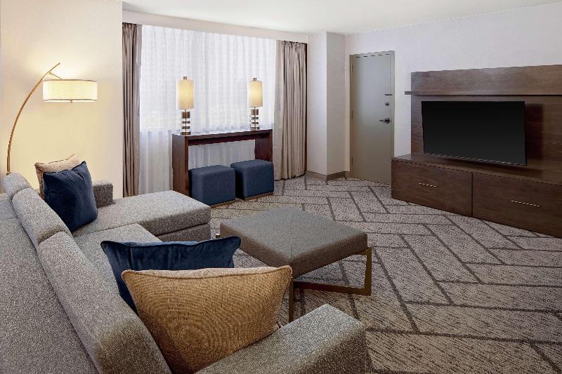 מיטת קינג בסוויטה, Doubletree By Hilton Tulsa Downtown