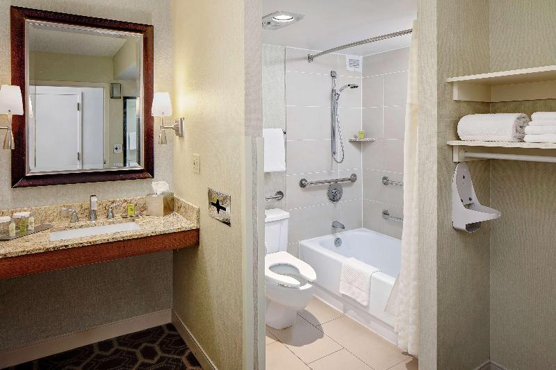 חדר סטנדרט עם מיטת קינג, Doubletree By Hilton Tulsa Downtown